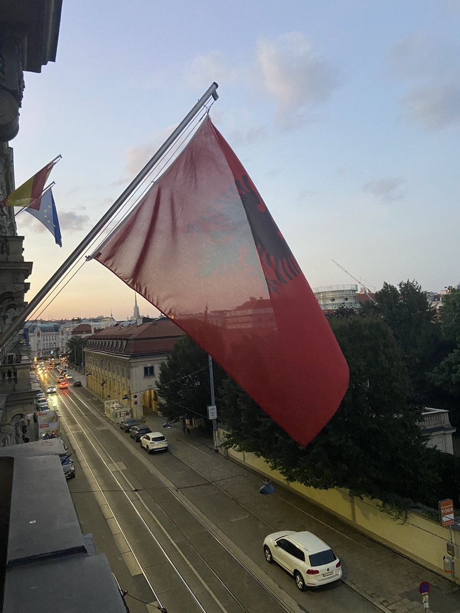 LandaGrembi's tweet image. Zemra peshë sa herë e shikon…

#albanianflag #flamurimëibukurnëbotë