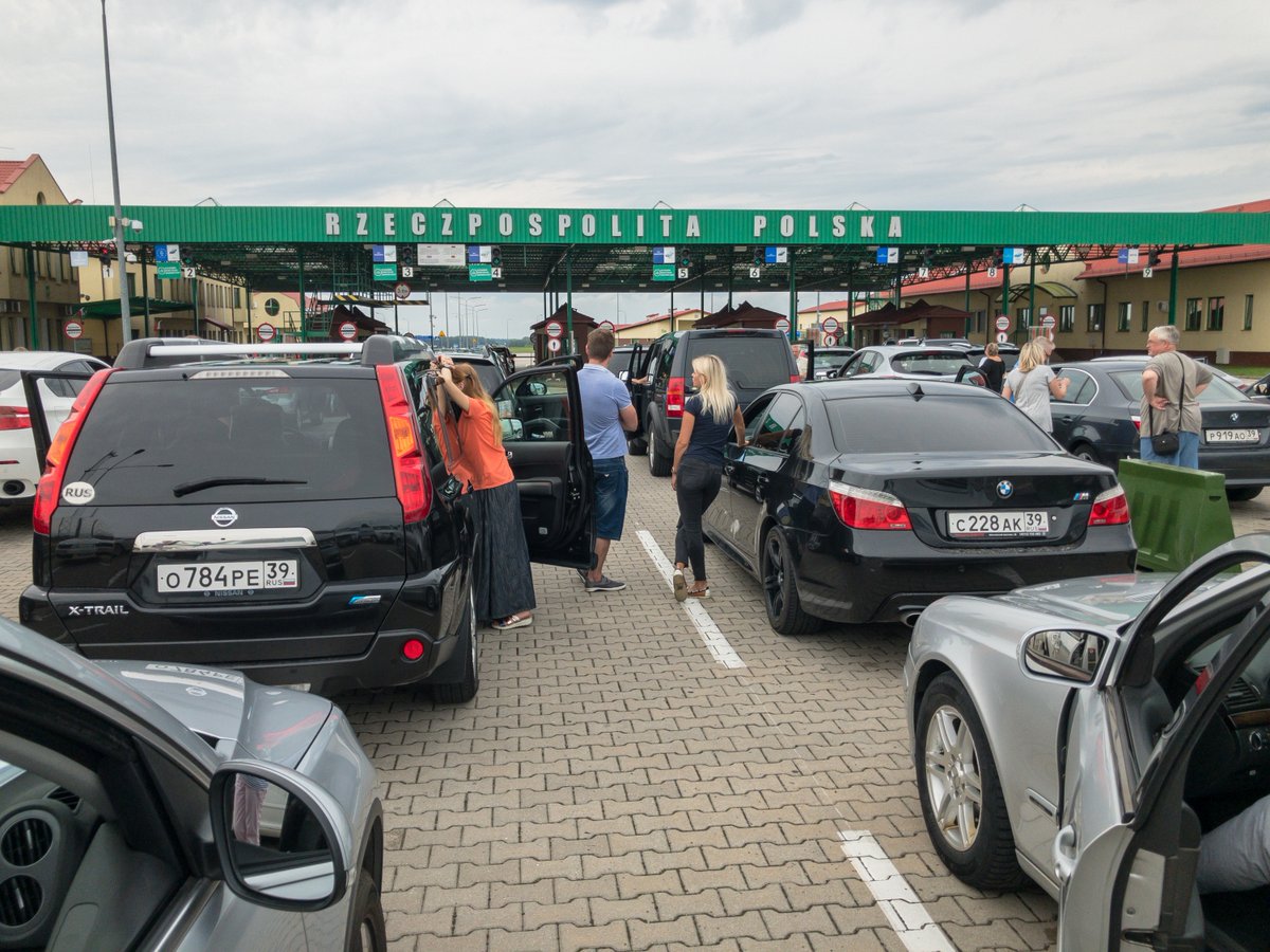 BREAKING:

Poland announces it will ban cars with Russian number plates from entering the country starting tomorrow.

Finland and the Baltic states introduced such a ban earlier this week.

🇵🇱🇱🇹🇱🇻🇪🇪🇫🇮🇺🇦