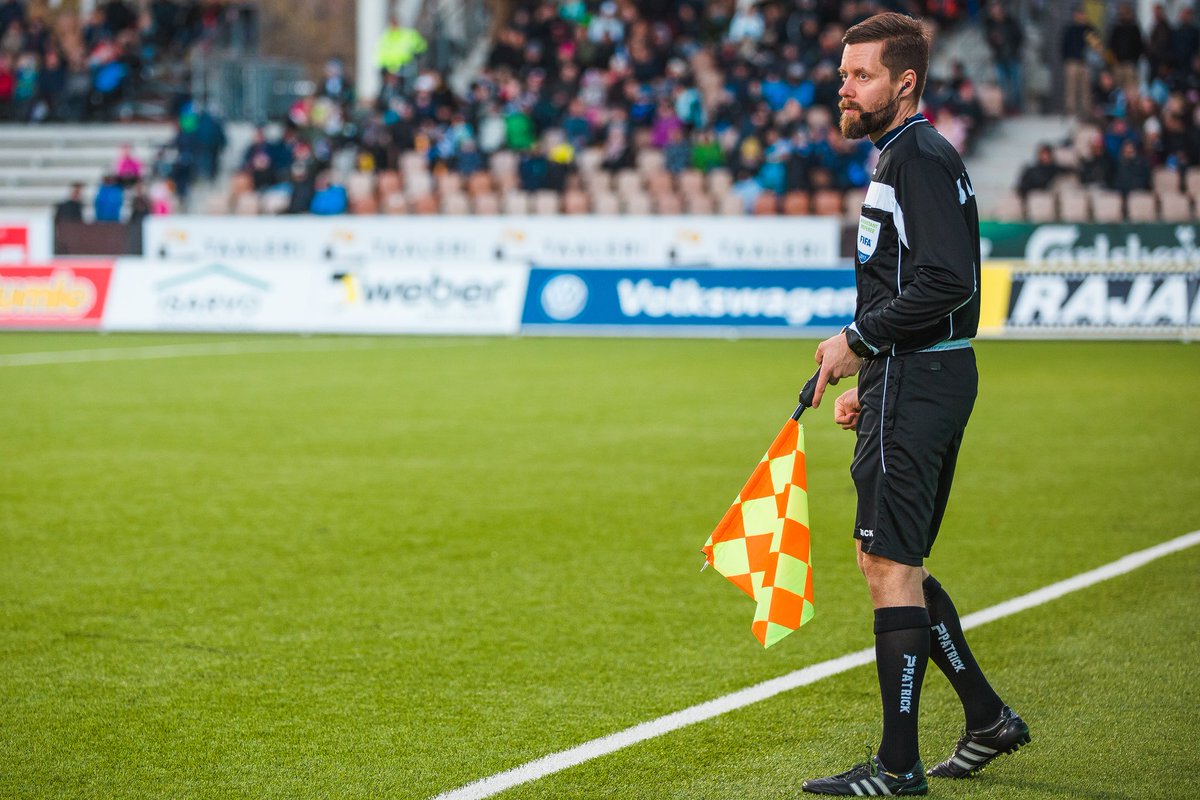 Mikko Alakare saa ensimmäisenä erotuomarina 400 #Veikkausliiga'ottelua täyteen tänään la 16.9. klo 17 HJK - FC Inter -pelissä. Alakareen avustavan #erotuomari'n ura miesten pääsarjassa alkoi jo vuonna 1997.

VEK onnittelee hienosta saavutuksesta! <a href="/MikkoAlakare/">Mikko Alakare</a>