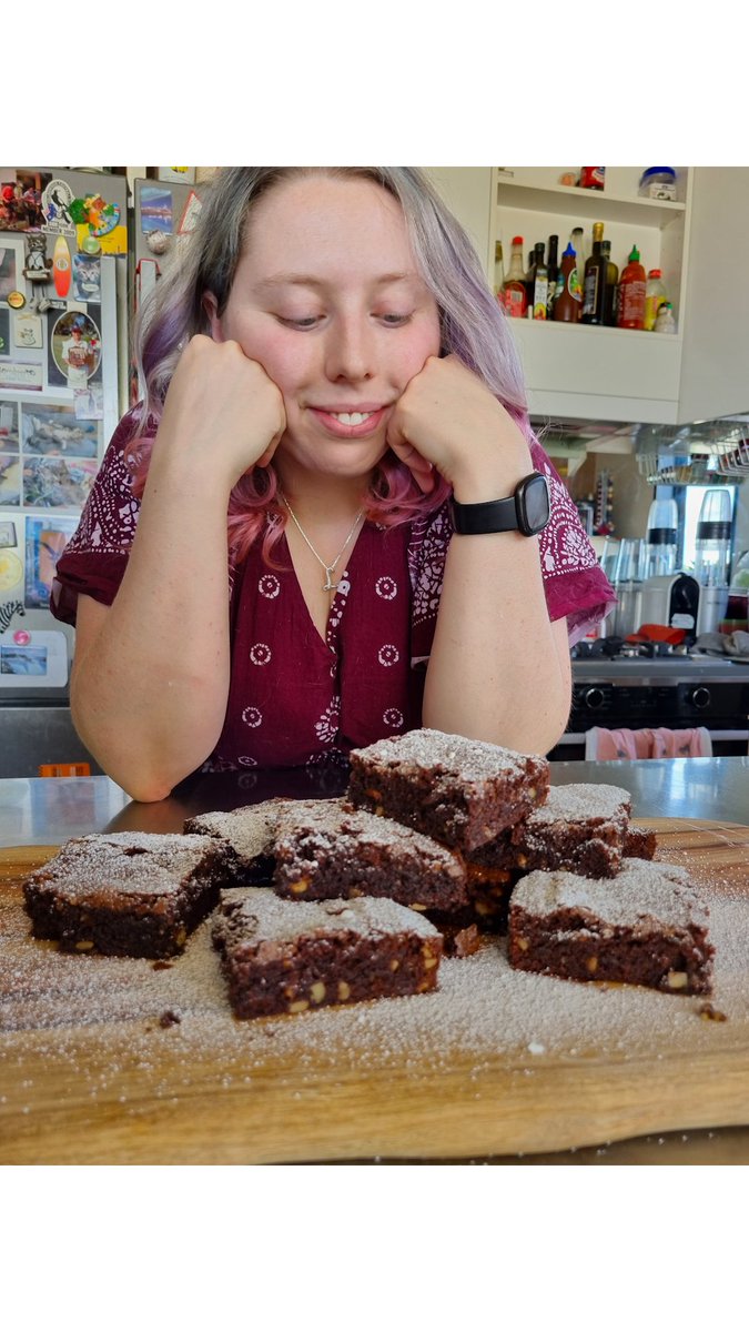 LilysLushLife's tweet photo. Super fudgy, pretty simple, fricken delicious 👻

My fudgy chocolate brownies !! Video out on my youtube and tik tok 🦈

I've been making these for years and they never fail to disappoint!! Hope you love them 🩷 https://t.co/wx821ZoLki