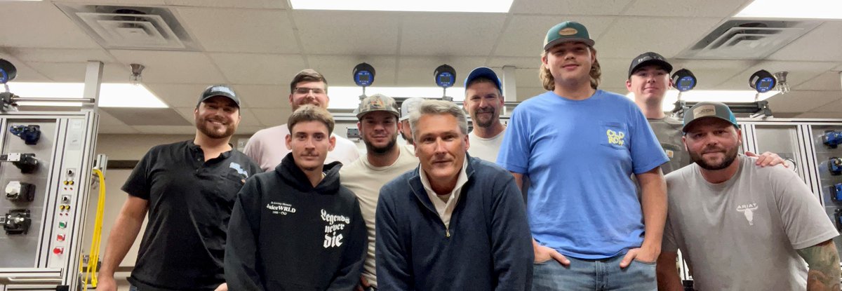 Eng_Tech_Serv's tweet photo. Another "Band of Hydraulic Brothers" completes our one-week course in Memphis, TN  -  the Fundamentals of Hydraulics.

They leave us to go back to their respective places of work to make the world a Safer &amp; More Productive place...

What an Impressive &amp; Professional Group of Men! https://t.co/645ipq8ZX8