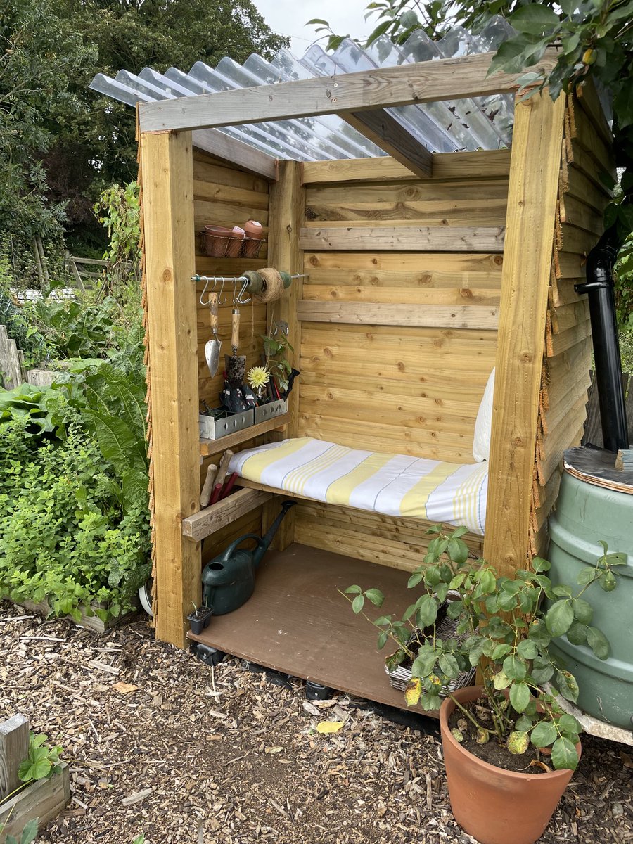 BeetsGeneration's tweet photo. My lovely uncle built me this little shelter this summer. I absolutely love it and it’s just lovely to sit in and take a moment and enjoy the allotment. https://t.co/Oz1fhcVkdO