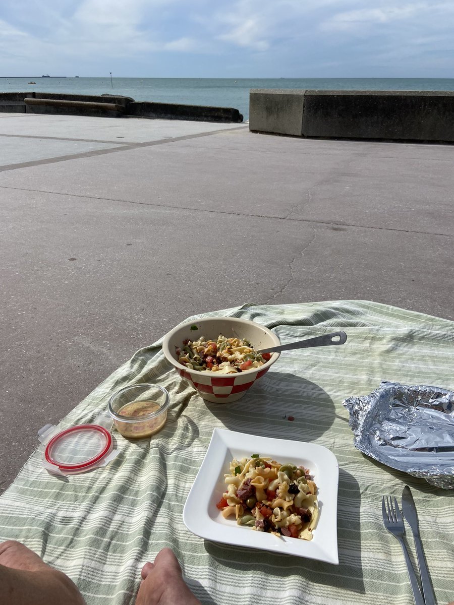 PatriciaNol3's tweet image. Salade de Pat 
#wimereux #beachboy #undernierpiqueniquepourlaroute #avantlatempete