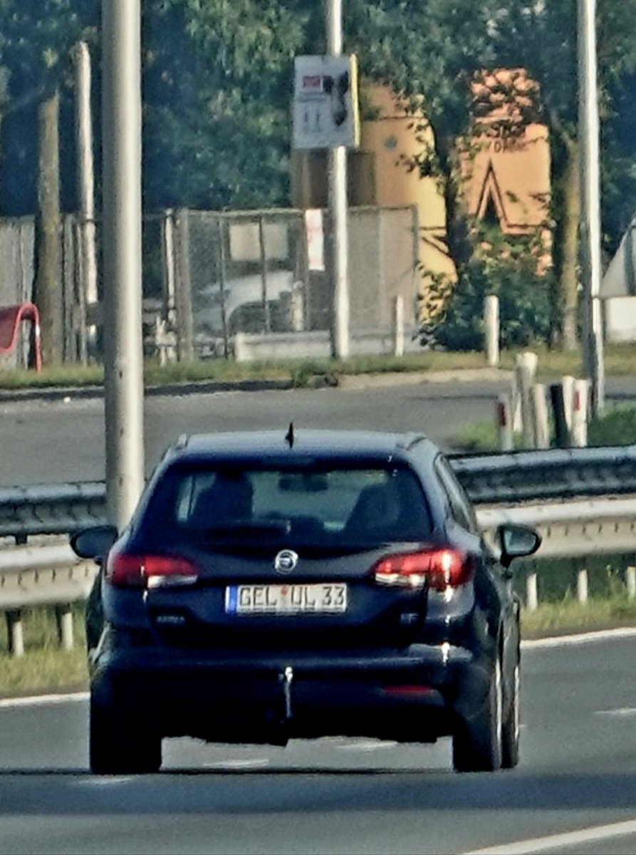 jolandabrwr's tweet photo. Vanmorgen op de snelweg...
#nummerbord #lachen https://t.co/xWYx3V4xy9