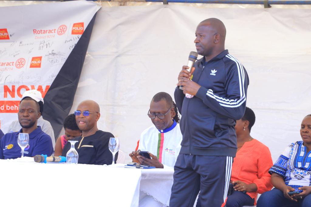 RotaractD9214's tweet image. DG @SsemwangaFranc2 on building a successful business from scratch highlighted the key ingredients for success: hard work, discipline, building social capital, and ensuring our communication skills as youth are top-notch both online and in person. 

#CreateHope #VocationalTour