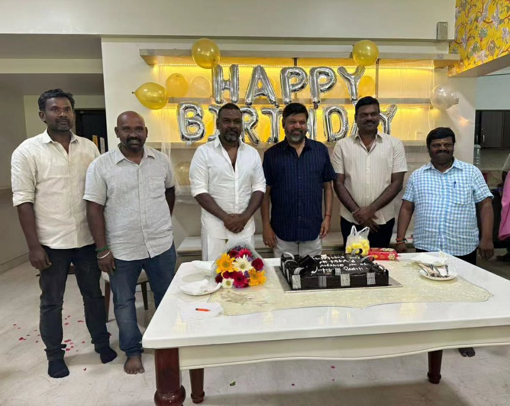 drsreenivas_27's tweet photo. We were all celebrating our sir's birthday and suddenly our director surprised all of us with a surprise gift.
We were all very excited!
Thank you our
#DirectorPVasu sir!
This motivates us to work harder and more.
#chandramukhi2🗝️
#PVasu
@LycaProductions
@tamil_films https://t.co/ipnGkd4A2G