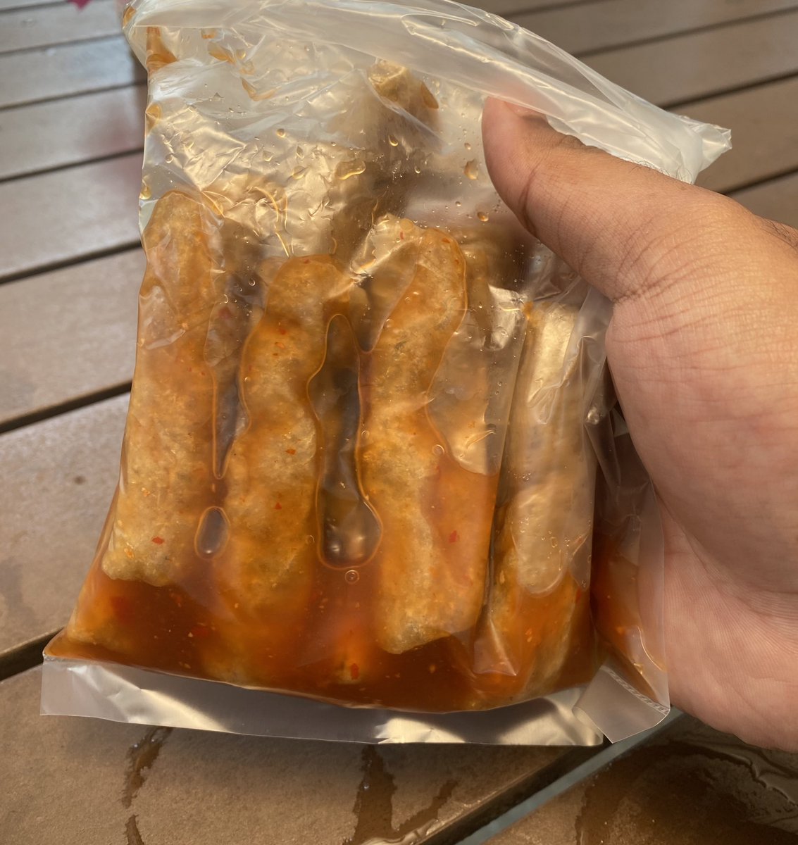 “Kau lunch makan ini je?”

“Eh takdelah, kenyang lagi sebab breakfast tadi”

Adulthood struggles are real.