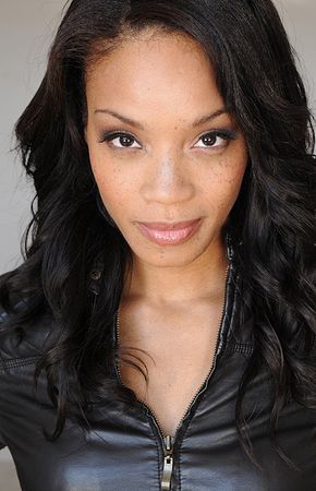 Mondakindle's tweet photo. Although I cannot stand Gracie James and Jenna Carson, I don't say this enough, I admire the realism, authentic passion, and artistry both Karmiah Westbrook and Shinelle Azoroh bring to those characters to demonstrate the complexity of being single Black women and moms. 🫡 https://t.co/YnlooKjTHQ