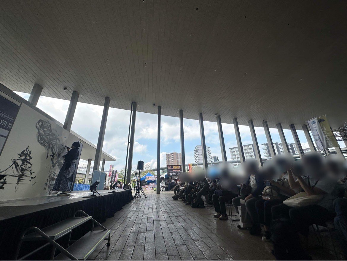 本日は【お城EXPO in 姫路】にてライブパフォーマンスを行いました。
お越しいただいた皆様、誠にありがとうございました。
関係者の皆様、大変お世話になりました。
世界遺産・姫路城と合わせて来城される方も多く、
私もライブ後は会場を楽しみました。