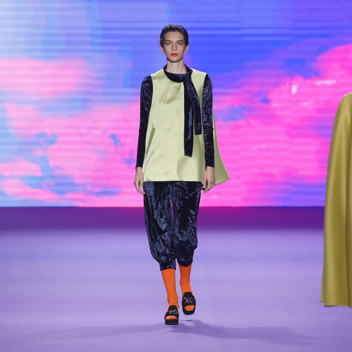 MBFWMadrid (@mbfwmadrid) on Twitter photo ⭐ <a href="/UlisesMerida/">Ulises Mérida</a> presenta en #MBFWMadrid su nueva colección.
Una propuesta para la próxima temporada de primavera-verano 2024 en la que el negro es el hilo conductor. Tejidos como la lana o el crep destacan en piezas de una confección exquisita y un patronaje funcional. ⭐ <a href="/UlisesMerida/">Ulises Mérida</a> presenta en #MBFWMadrid su nueva colección.
Una propuesta para la próxima temporada de primavera-verano 2024 en la que el negro es el hilo conductor. Tejidos como la lana o el crep destacan en piezas de una confección exquisita y un patronaje funcional.