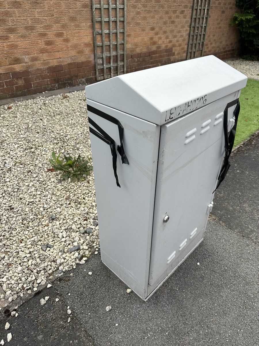 NigelTaylor11's tweet photo. @virginmedia Thanks, I would suggest some customer service training and someone to come and repair the issue in the street cabinet as ours has been taped together for months rather than push the problem back to the customer to look through forums which isn’t going to repair the issue https://t.co/FaB8O5Uekt