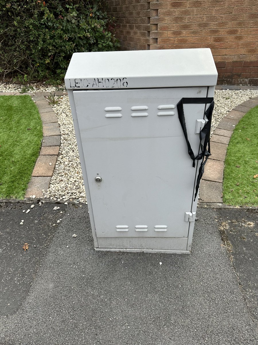 NigelTaylor11's tweet photo. @virginmedia Thanks, I would suggest some customer service training and someone to come and repair the issue in the street cabinet as ours has been taped together for months rather than push the problem back to the customer to look through forums which isn’t going to repair the issue https://t.co/FaB8O5Uekt
