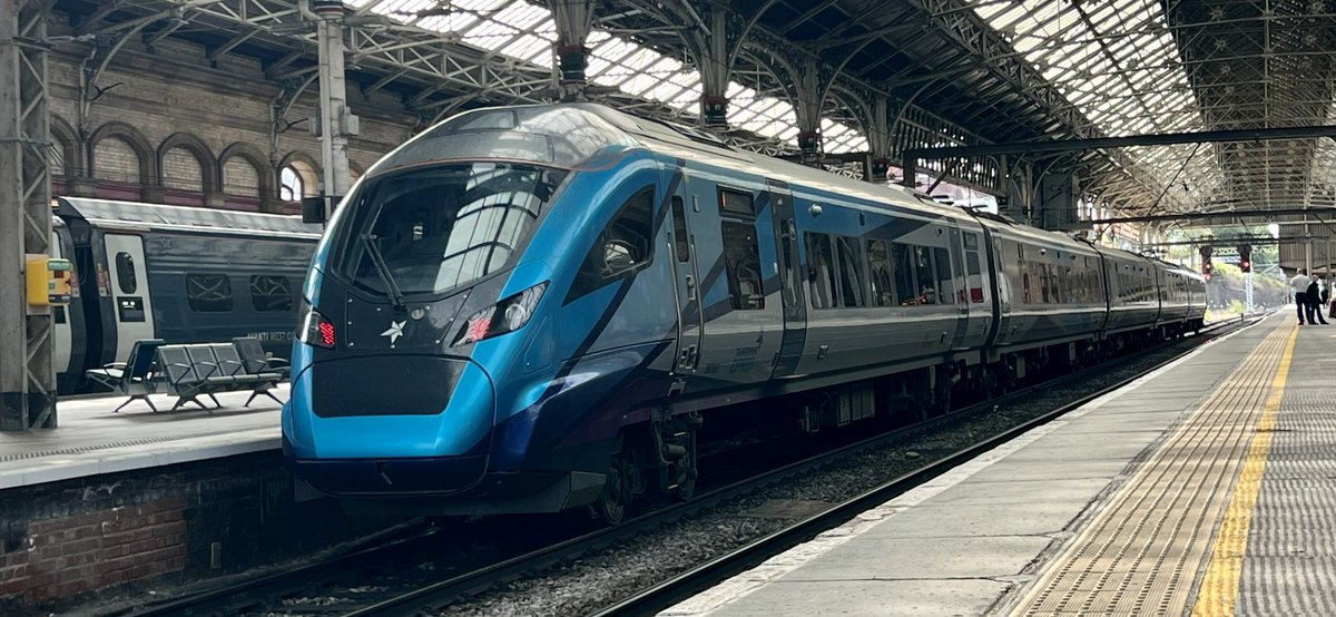 PlatformEdge1's tweet image. Hello from Preston 👋

First time here so have a couple of TPE and Northern trains whilst I wait for my train 🚝

#Class195 #Class319 #Class397 #Class802