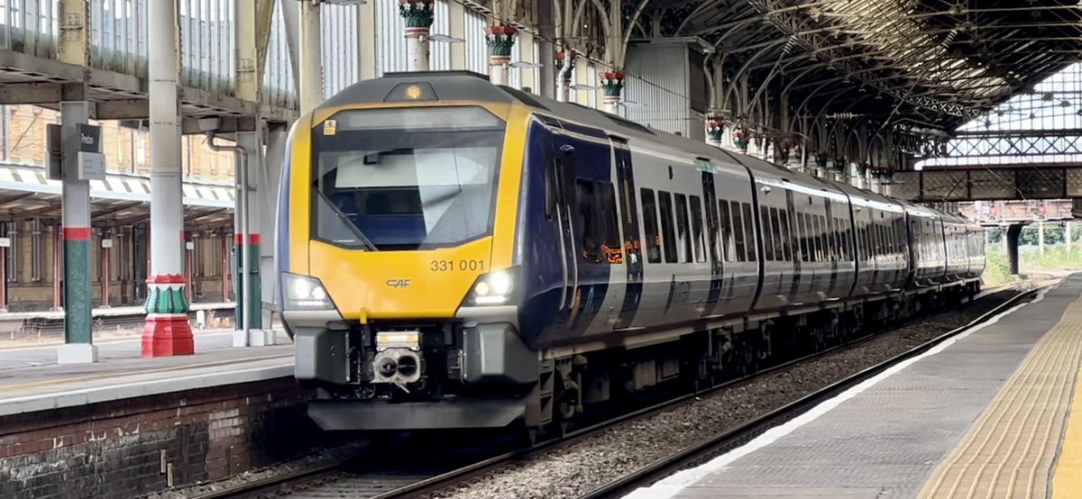 PlatformEdge1's tweet image. Hello from Preston 👋

First time here so have a couple of TPE and Northern trains whilst I wait for my train 🚝

#Class195 #Class319 #Class397 #Class802