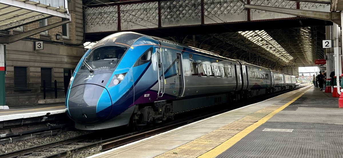 PlatformEdge1's tweet image. Hello from Preston 👋

First time here so have a couple of TPE and Northern trains whilst I wait for my train 🚝

#Class195 #Class319 #Class397 #Class802