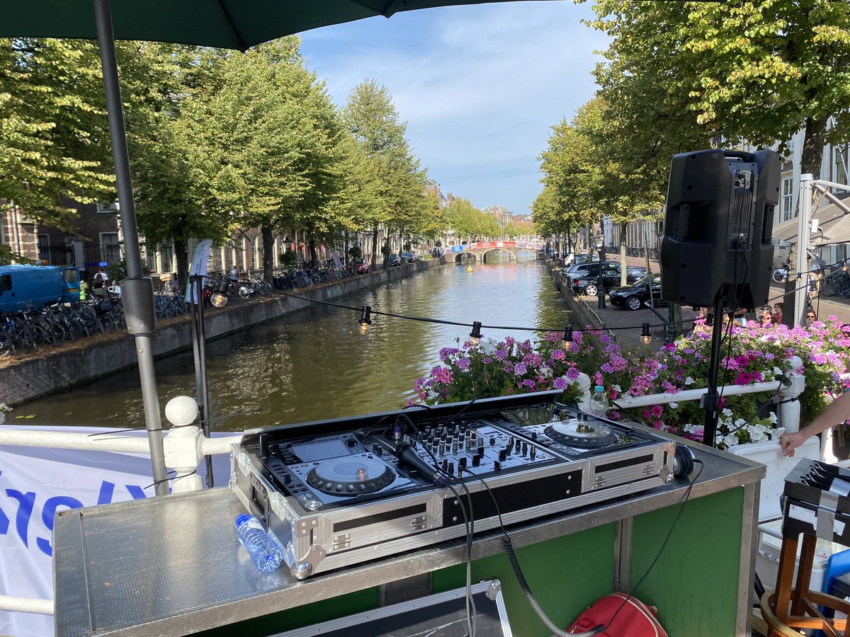 MelleTuik's tweet photo. Gezellig overdag draaien op het Rapenburg in #Leiden tijdens de #Rapenburgrace 2023! https://t.co/0RdkcPgNJk
