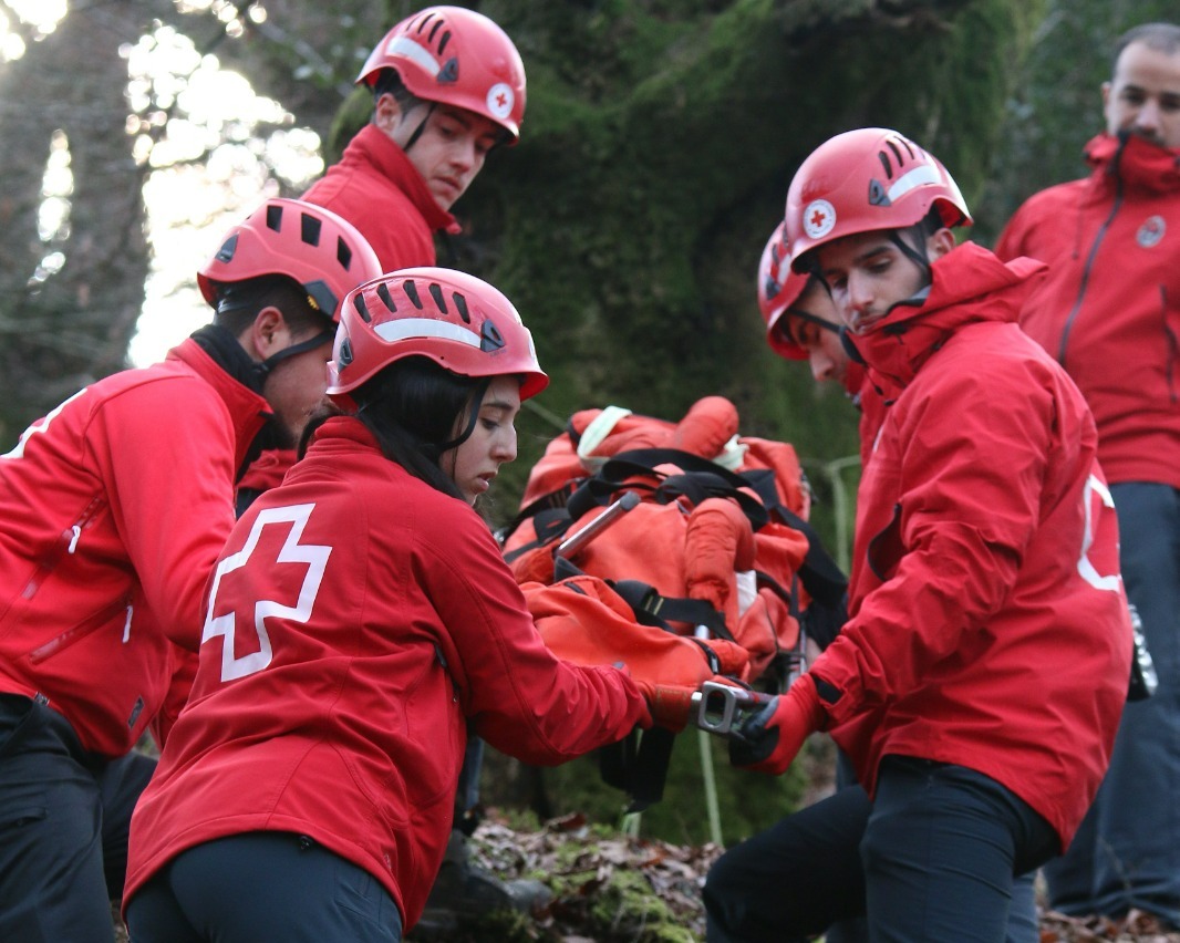 CRE_Emergencias's tweet image. #SabíasQue los Equipos de Respuesta Inmediata en Emergencias (ERIE) están compuestos por personas con formación especializada para intervenir en cualquier punto de la geografía nacional con una metodología de trabajo homogénea.
#Voluntariado