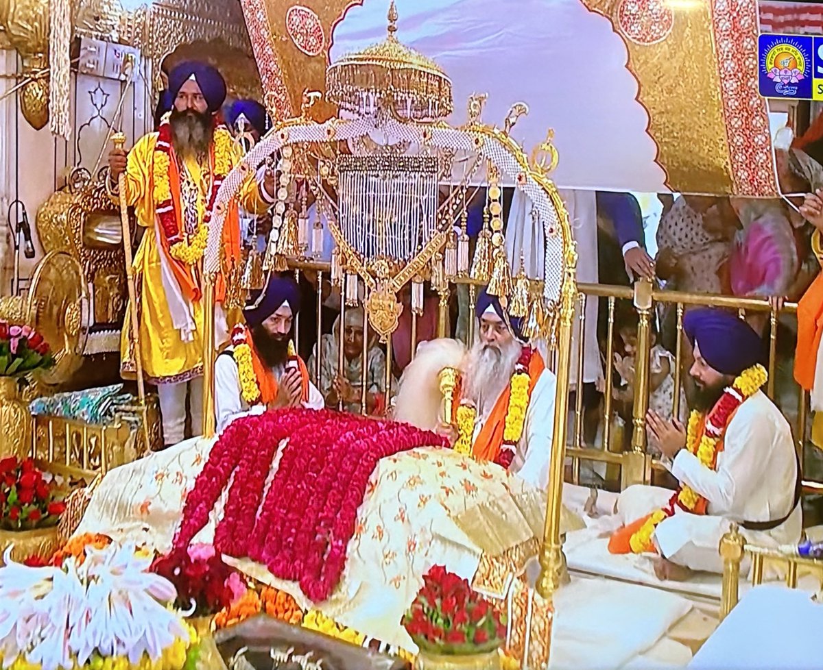 dashmeshpita's tweet photo. Guru Arjun Dev Ji added that his physical body will not remain forever and will therefore not be accessible for all time.

Sri Guru Granth Sahib Ji is the heart of the Guru which will be available and accessible always at all times. https://t.co/ktGhvdzP3j