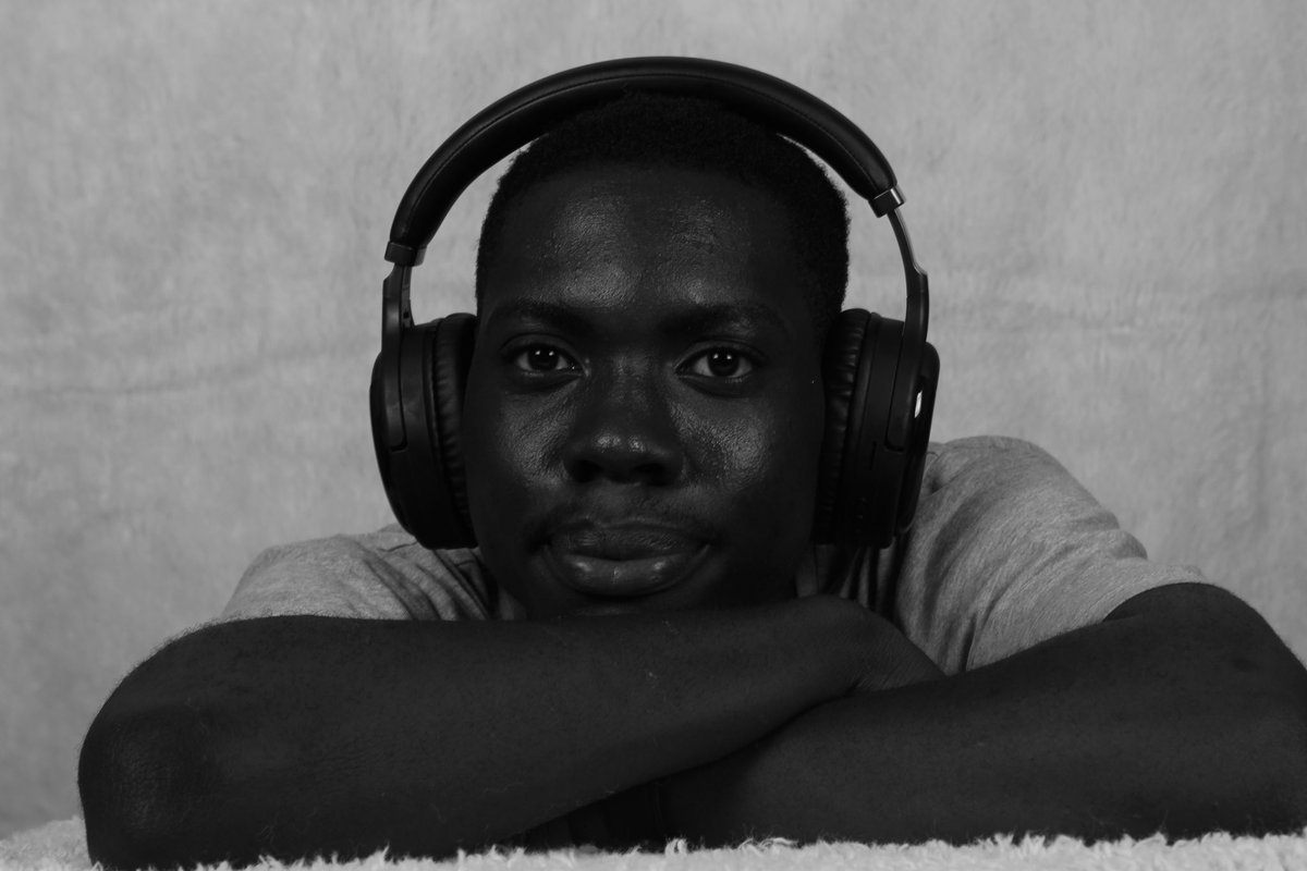 orexiboi's tweet photo. Taking my ORAIMO BOOMPOD TO THE NEXT LEVEL, As a young vibrant photographer and editor this is just a little piece of my work I hope you like it maybe one day you consider me @OraimoNigeria  
Shot by @paparazzi_pixel https://t.co/dxVcCSNhaq