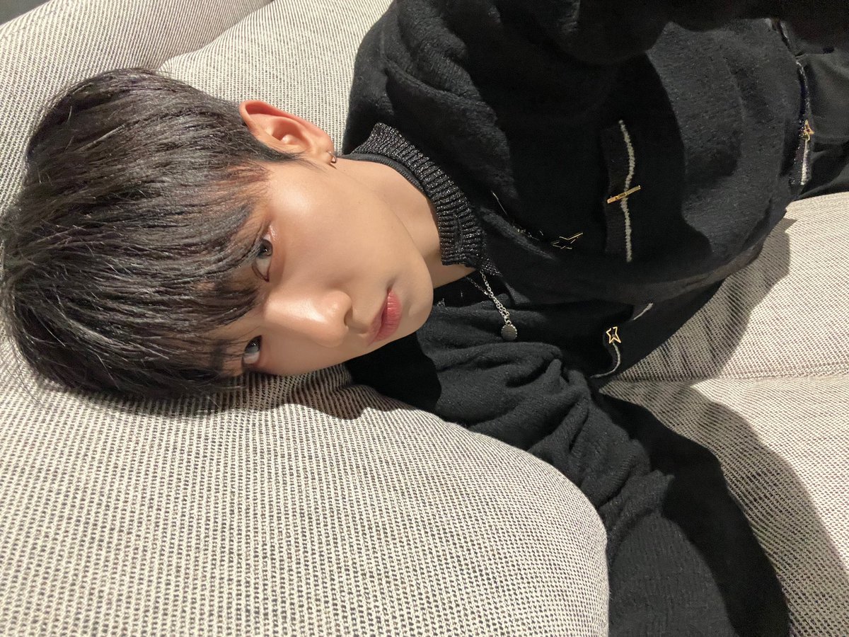 BOYNEXTDOOR_twt's tweet photo. 다들 뭐 하고 있어요 🥲

#BOYNEXTDOOR 
#JAEHYUN
#명재현 https://t.co/AxUFTOdjlC