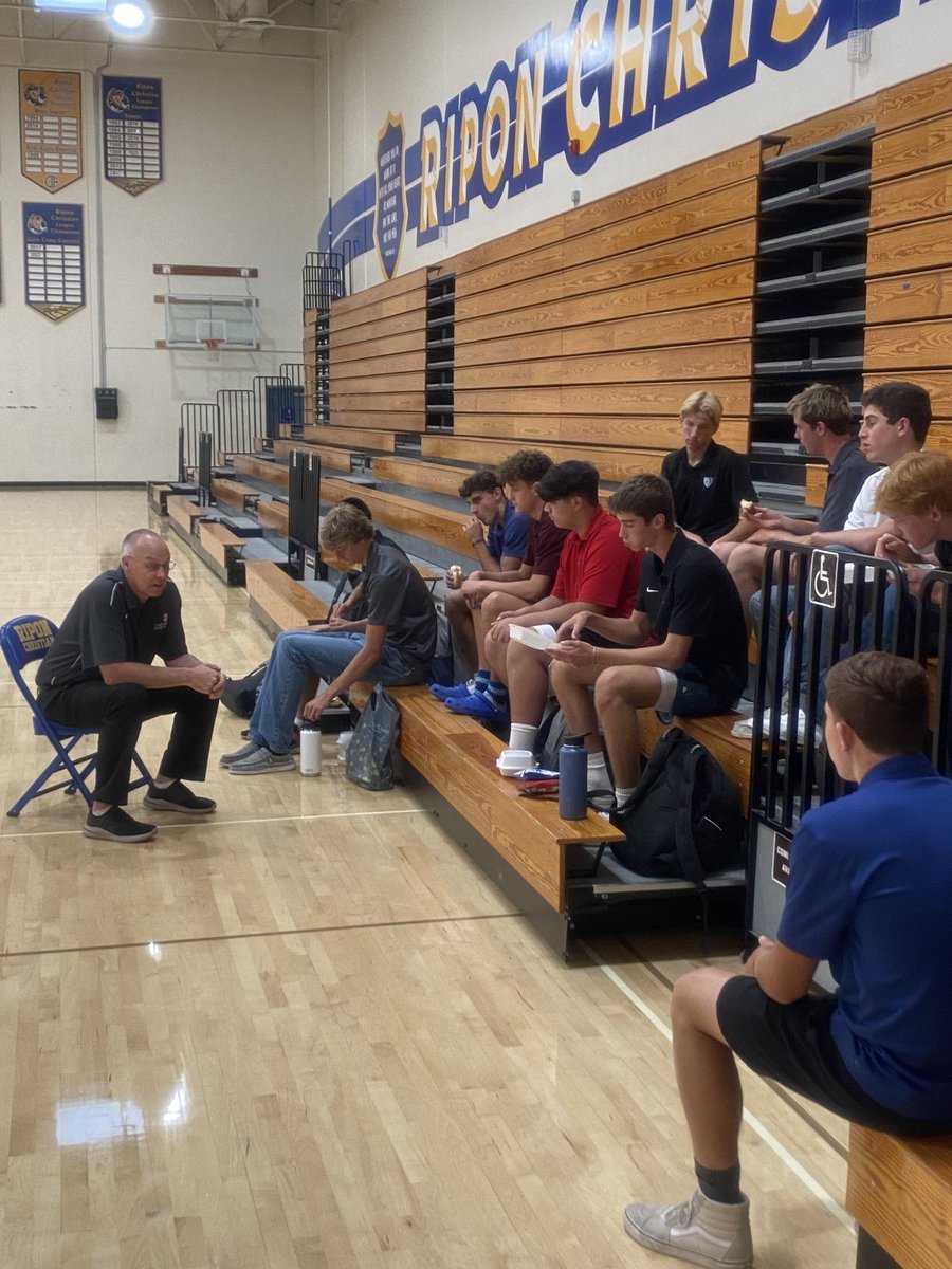 baskejone's tweet photo. Spent an amazing day ⁦@SchoolsRipon⁩ ! Tremendous group of young men ⁦@RCKnightsBball⁩. Met up with former ⁦@Calvin_Uni⁩ teammates and friends. Found the best shooter in the 2030 class. Hope he follows dad and becomes a ⁦@CalvinMensBball⁩ hooper. https://t.co/BKecXqdHw1