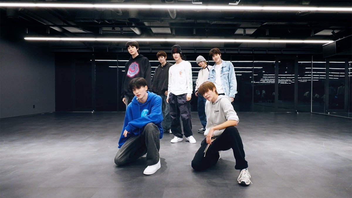 RIIZE_official's tweet image. RIIZE 라이즈 'Memories' Dance Practice

youtu.be/GWw8RKQfcCQ

#RIIZE #라이즈
#RISEandREALIZE
#GetAGuitar #RIIZE_GetAGuitar
#Memories