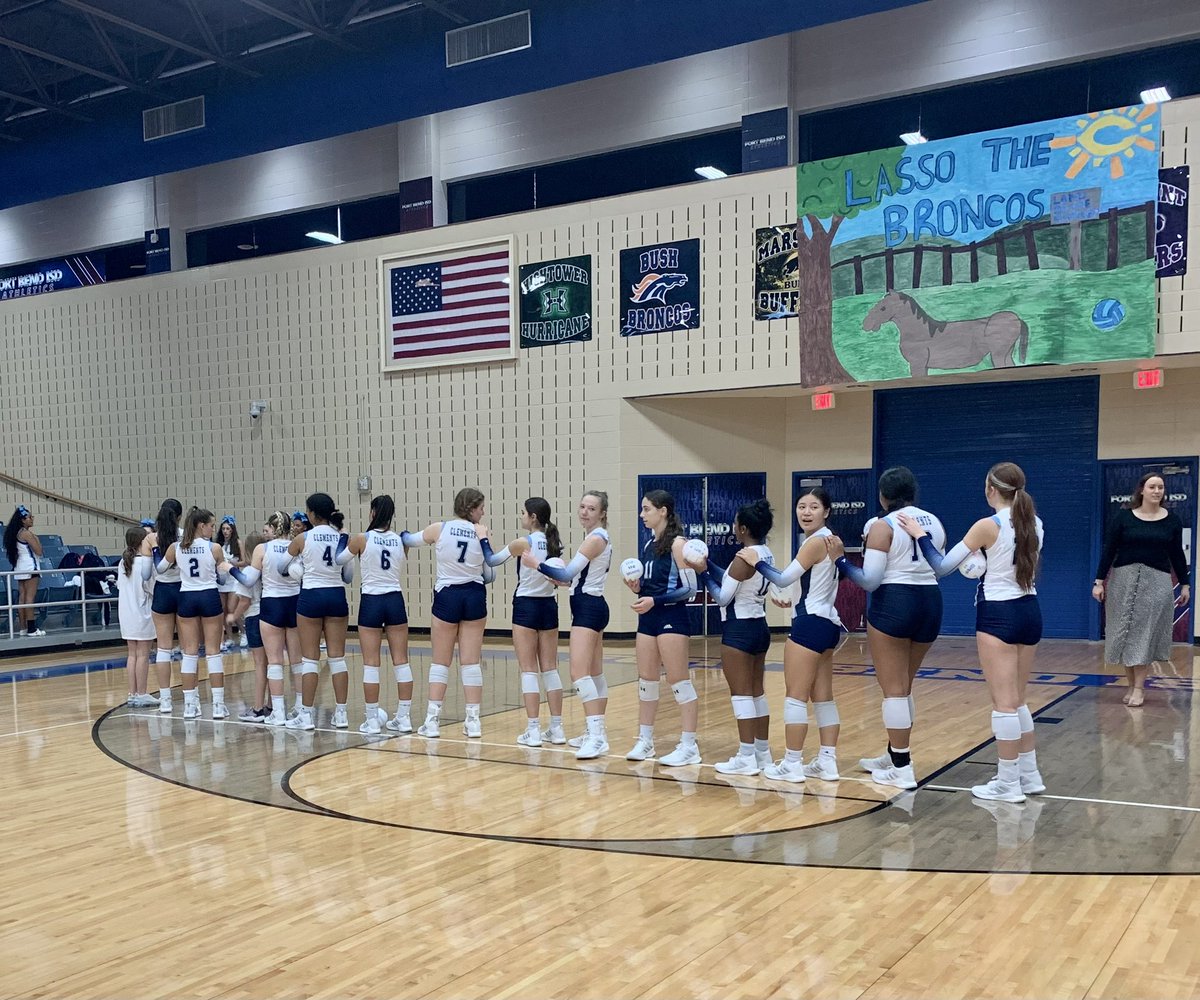 🧹🧹 PROGRAM SWEEP 🧹🧹  last night! We had so much fun honoring our Lil Ranger winners and welcome our middle school players/coaches! Back at it today for the FBISD Sub-Varsity tournament!! 💙🏐 #ClementsVolleyball #NeverSettle