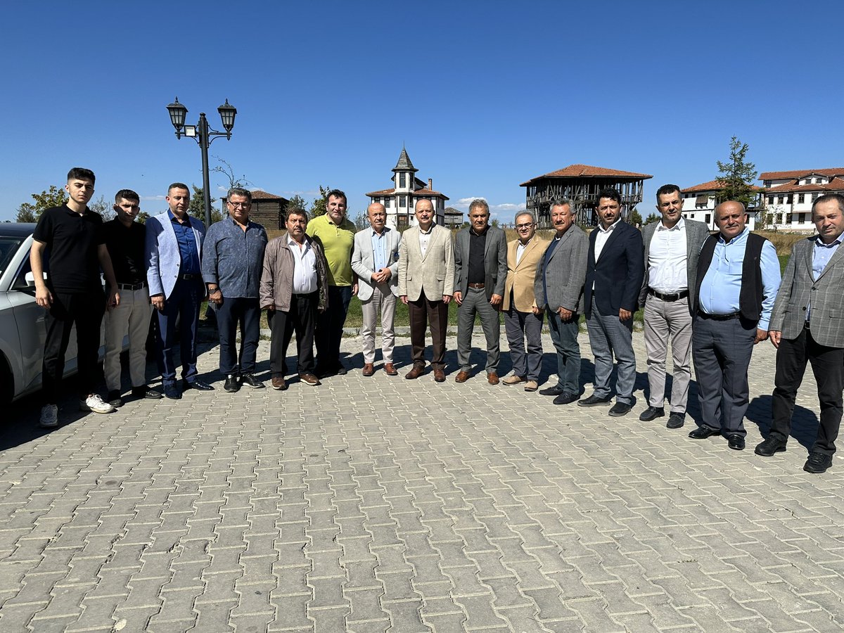 İstanbul Maltepe’den Asım’ın Nesli Derneği Bşk Ayhan Yıldırım ve dernek üyeleri, Maltepe’den değerli dostlar, Halim Kanatçı, Murat Demir, Ercan Gümüş ve Ramazan Esme ziyaretleriyle bizi çok mutlu ettiler. Kendilerine çok teşekkür ediyorum.