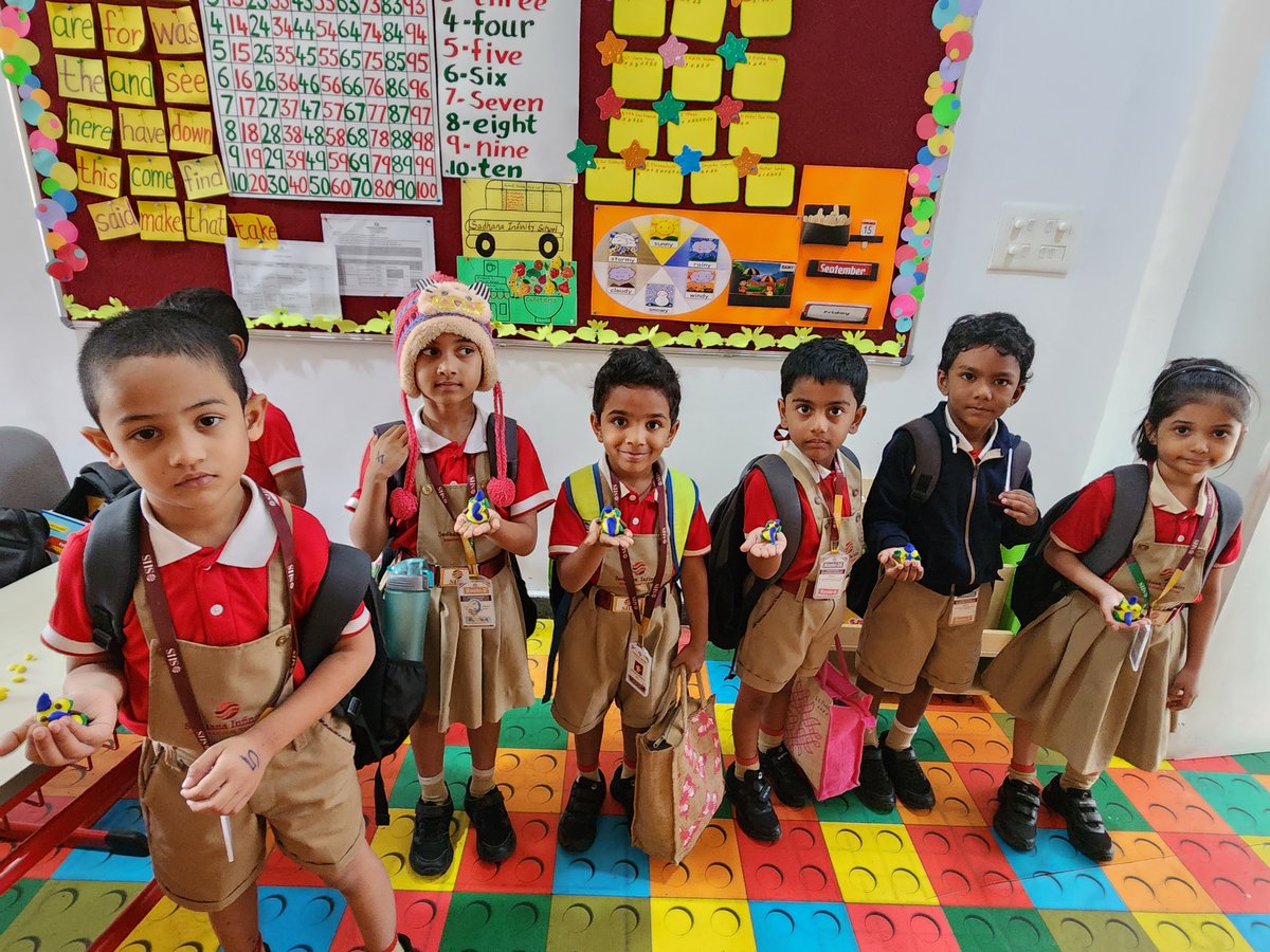 sadhanainfinity's tweet photo. "Ganpati Bappa has always taught us to protect and respect nature." With this thought the kids of IK opted for an Eco- Freindly Ganesha making and became the part of the change they wish to see in the world. The kids used clay and multicolored grains to make Lord Ganesha. https://t.co/XJTE3QfHrI