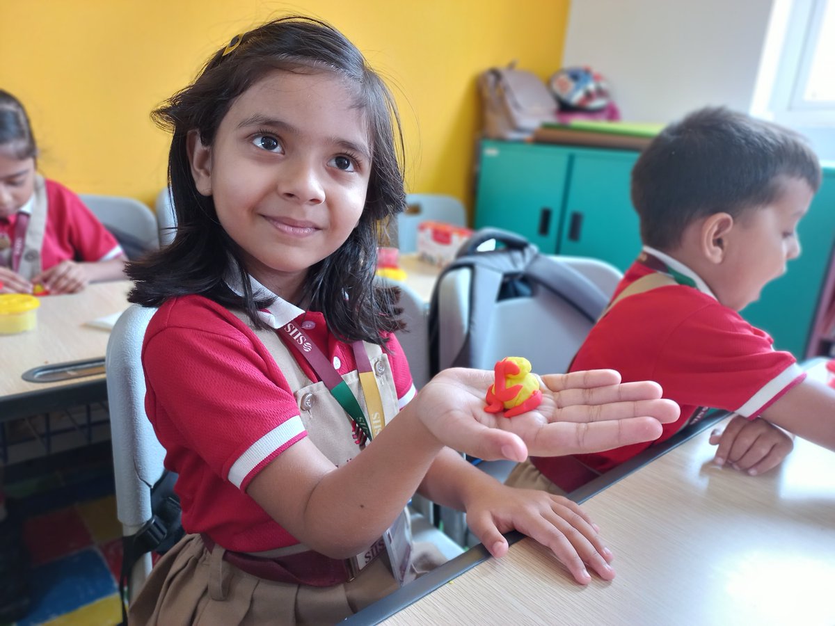 sadhanainfinity's tweet photo. "Ganpati Bappa has always taught us to protect and respect nature." With this thought the kids of IK opted for an Eco- Freindly Ganesha making and became the part of the change they wish to see in the world. The kids used clay and multicolored grains to make Lord Ganesha. https://t.co/XJTE3QfHrI