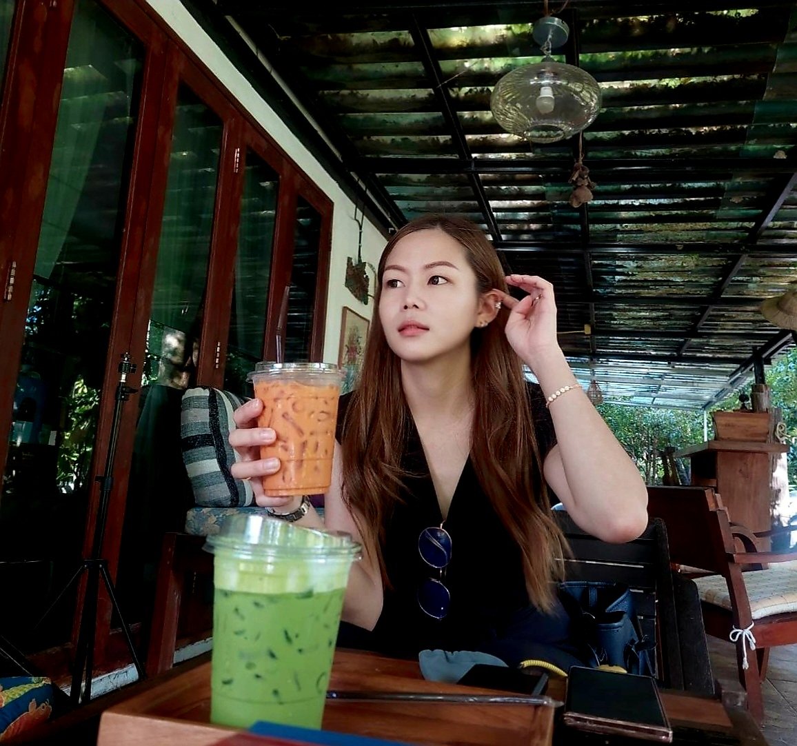 THEKIRK6's tweet photo. น่ารักของเธอคือแบบไหน แบบเราพอไหวหรือป่าว 

🧡🧡 Thai Tea #น้องพยอม #เดอะกิ๊ก
#ร้านกาแฟอร่อย #ร้านกาแฟใกล้บ้าน 
#ร้านกาแฟเวียงชัย #เวียงชัยเชียงราย #เชียงราย #ทาสชาไทย #MagicTree https://t.co/grC0oQIPJw