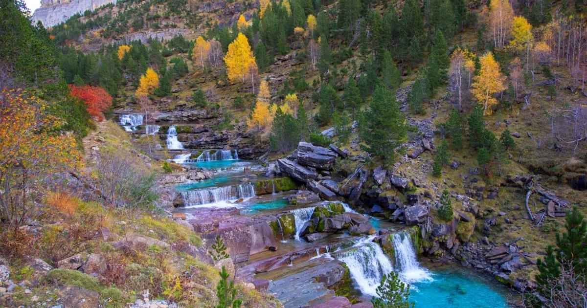 Descubre 5rutas de senderismo para disfrutar el Parque Nacional de Ordesa y Monteperdido
Existen excursiones que varían según su número de kilómetros y su dificultad para descubrir uno de los enclaves naturales más espectaculares del Pirineo.
heraldo.es/noticias/ocio-… "<a href="/heraldoes/">Heraldo de Aragón</a>