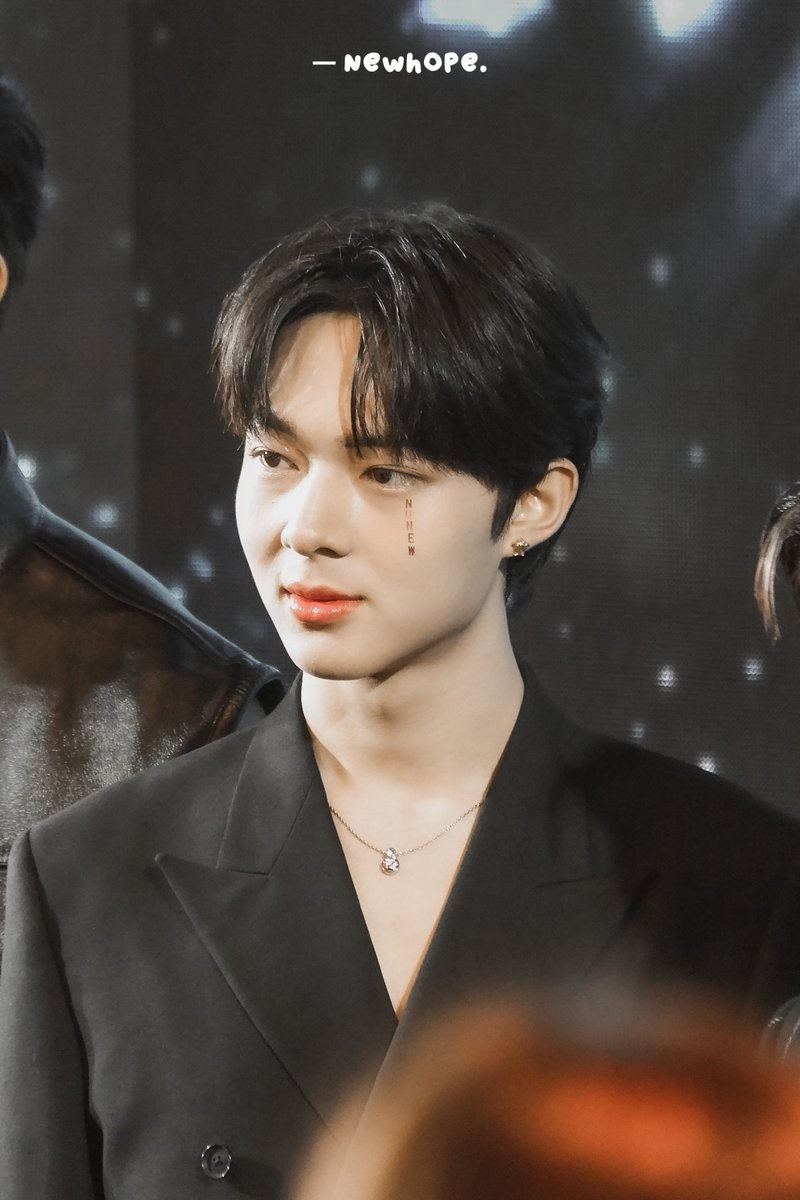 bynewhope's tweet photo. 230916 | วันนี้หล่อมากกกก 🤭

🤍 @CwrNew 
#NuNew #Nananu 
#Mchoice2023 https://t.co/hPv4cZCUm9