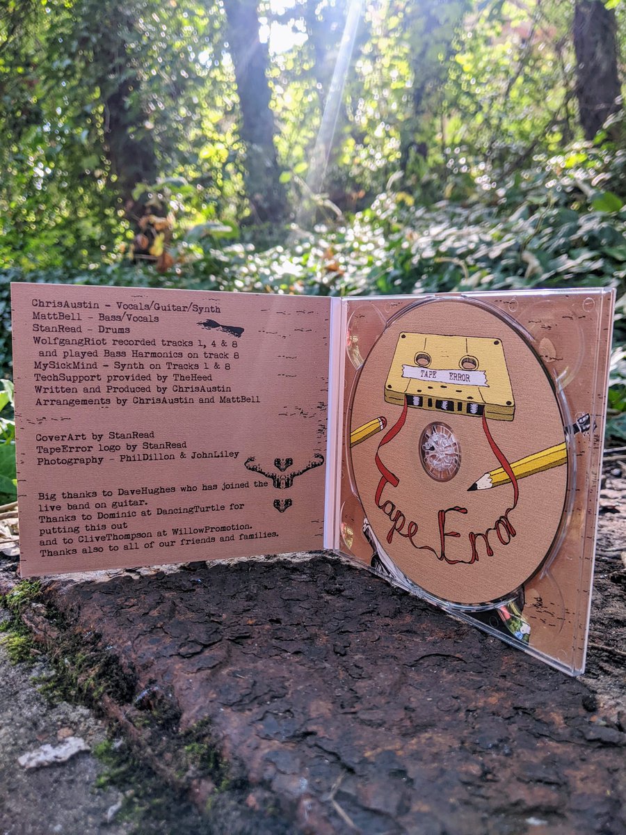 DancingTurtleHQ's tweet image. The debut album from Tape Error - the late Chris Austin's band from the #Medway towns in Kent - is  available for pre-order ahead of its release on 6th October. 🎶

Get a copy here: dancingturtle.com/product/tape-e…