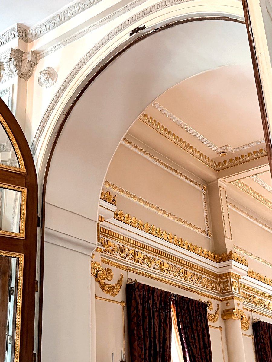 16-17 Eylül tarihlerinde gerçekleşecek Avrupa Miras Günleri kapsamında ziyarete açılan Beyoğlu Fransız Sarayı’nı, başkonsolosluğun davetiyle Fransız Kültür Merkezi’nden Sinan Ersin’in anlatımıyla gezdik. 🇫🇷