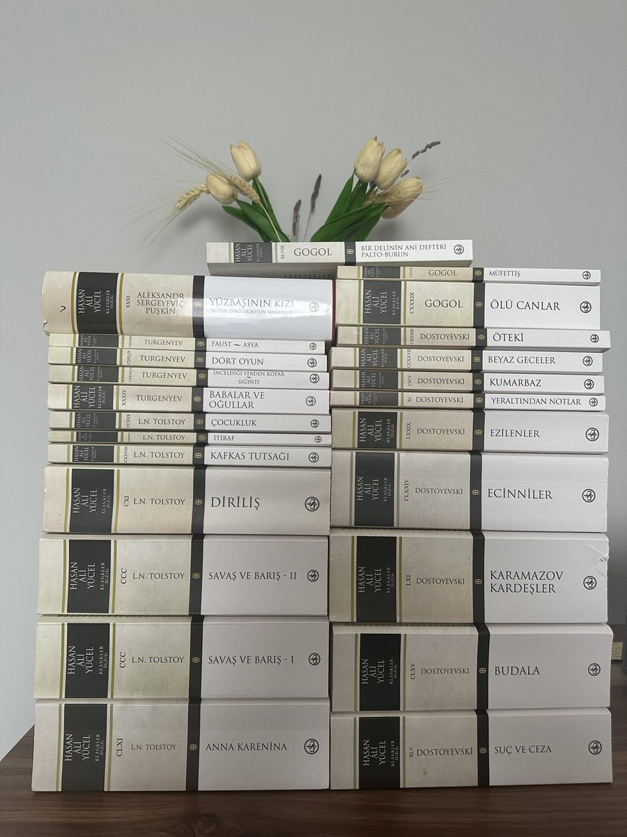 Hepsi onun PALTO’sundan çıktı.
#gogol
#palto

İşte hiciv sanatının başyapıtları.

#kitap #edebiyat #rusedebiyatı #dostoyevski #tolstoy #turgenyev #puşkin #gorki #çehov 
#hasanaliyücelklasikleri