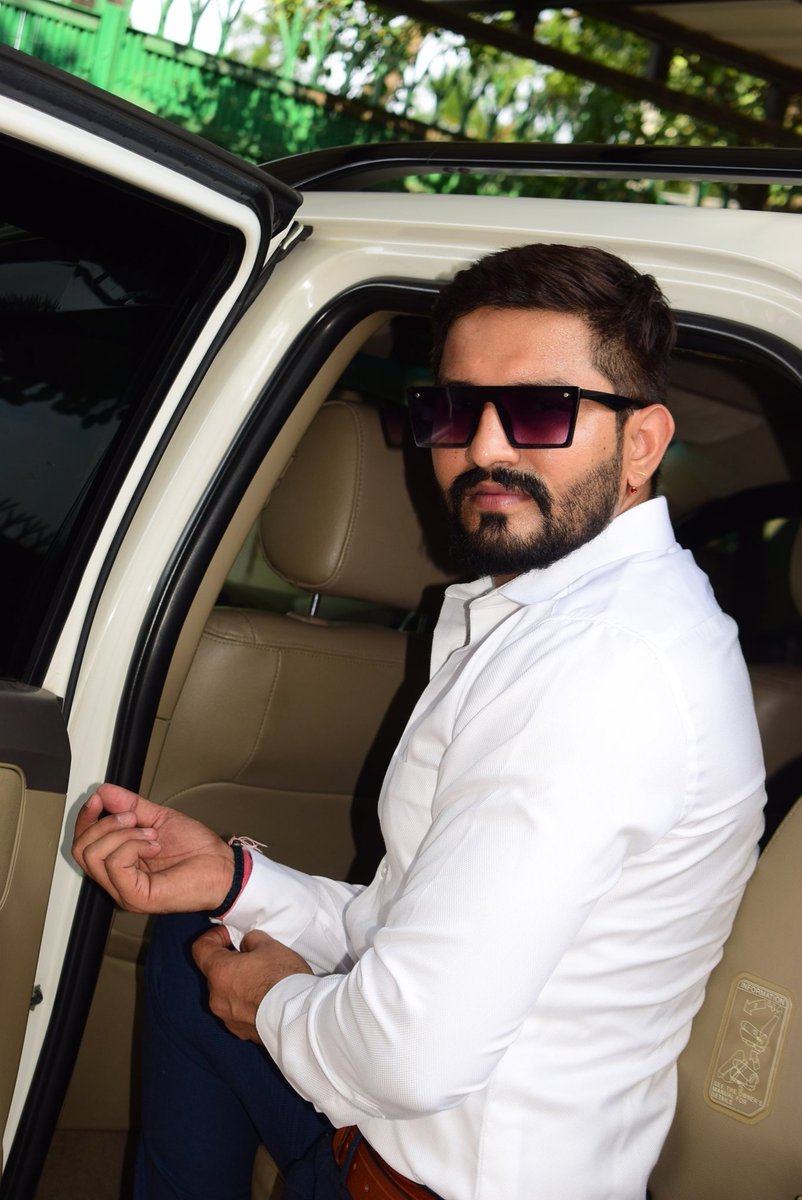 OfficeOfJeet's tweet photo. #saturday #eveing #formaldress #WhiteShirt #sunglass #sunglasses #party 🤍

#JeetpalYadav #RahulGandhi https://t.co/QMnwtpkozr