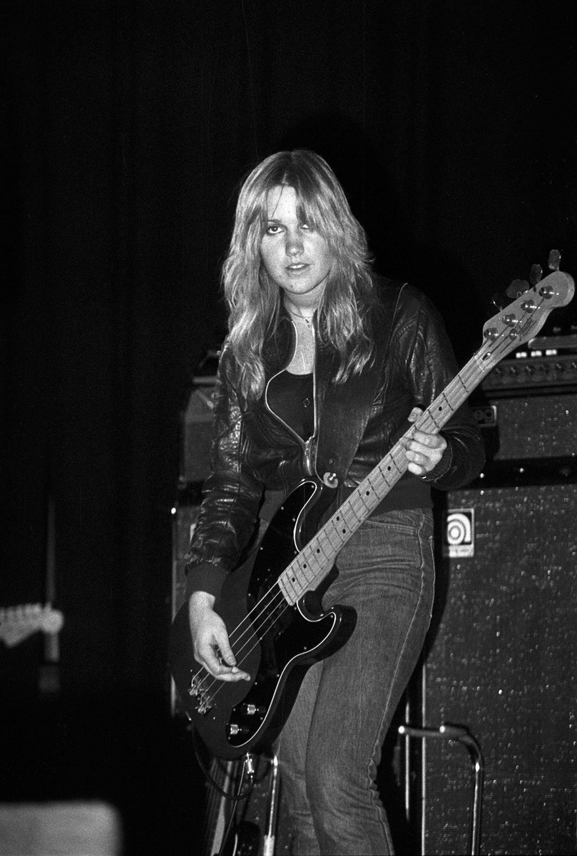 PunkRockStory's tweet photo. Happy Birthday to Victory Carpenter-Blue, aka Vicky Blue, American film producer, author, musician, photographer and bassist of the American band The Runaways, born on this day in 1959
#punk #punkrock #womenofpunk #vickyblue #therunaways #history #punkrockhistory #otd https://t.co/SCbL9Rl1Gm