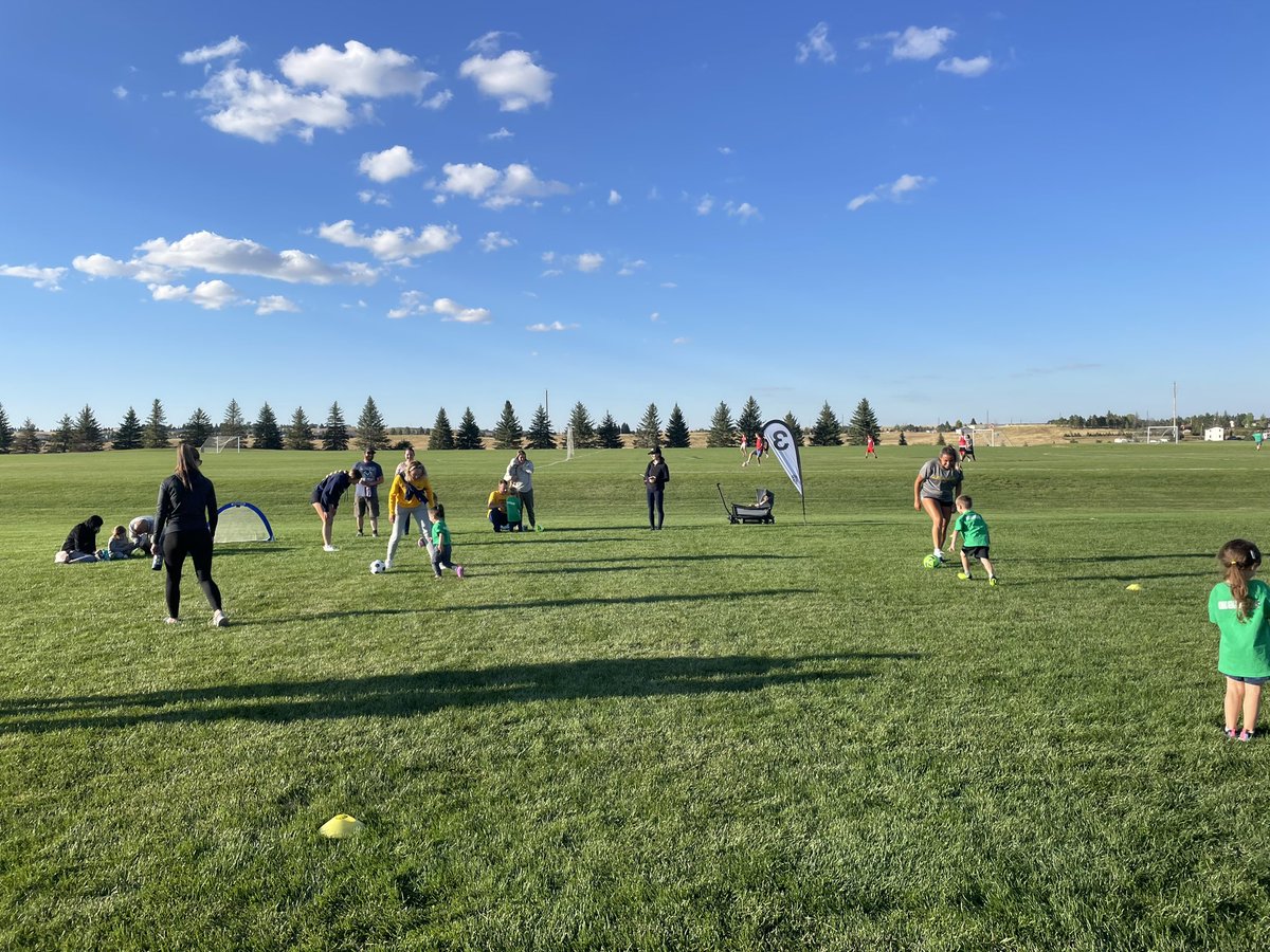 Not long after our game yesterday, you found our ladies giving back to the Cheyenne Soccer community! 🦅