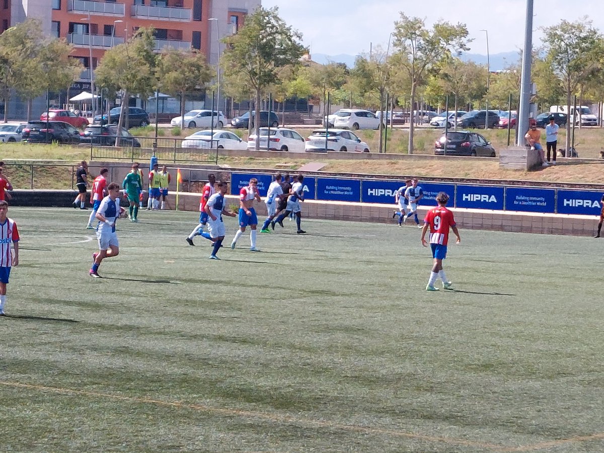 Min 68. Gol del @CESabadell!
El conjunt arlequinat empata 8 minuts després amb un més que possible fora de joc previ.
Girona Juv A 1-1 CE Sabadell
#futbolcat #DHJ3