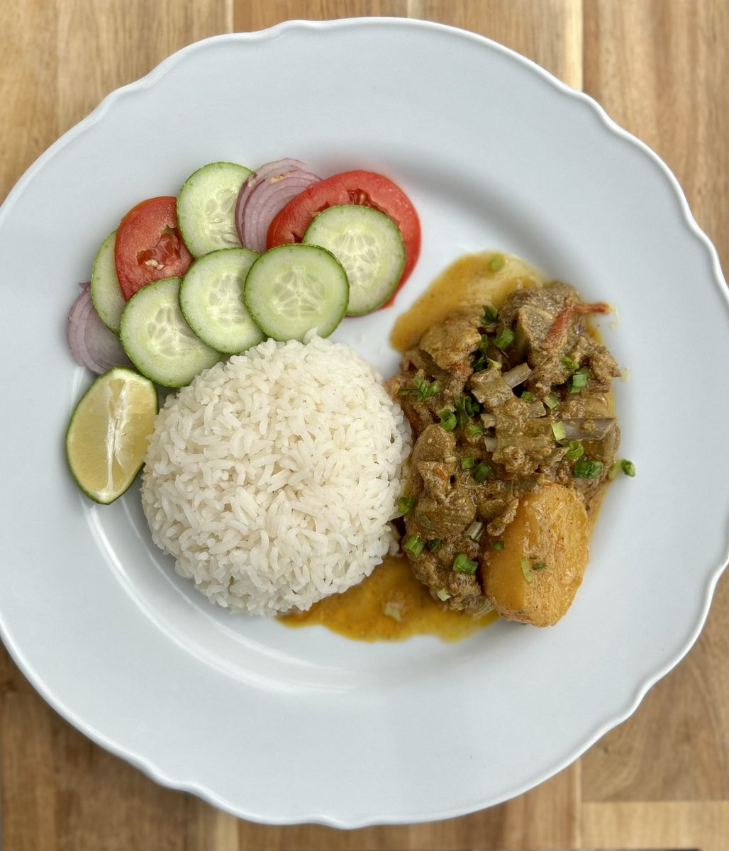 boowoo06's tweet image. Lusi/luchi + mutton or Rice + mutton!?

#muttoncurry #lunch