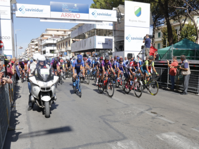 La maglia azzurra degli abruzzesi Giulio Ciccone e Dario Cataldo illumina il 75°Trofeo Matteotti
ruoteamatoriali.it/strada/strada-…
#giuliociccone
#dariocataldo 
#trofeomatteotti