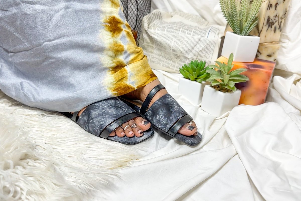 buyjasmin's tweet photo. ADIRE COLLECTION 2.0

Price: N9,990

Slide1: size 41
Slide2: size 39

Available for immediate pickup or delivery 

Kindly RT https://t.co/anzRNrPNyq