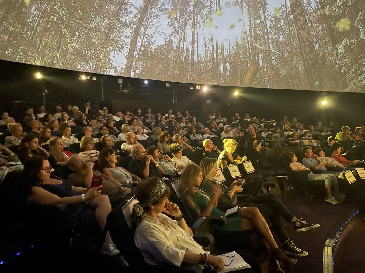Salle comble pour la Masterclass de la paléoclimatologies Valérie Masson-Delmotte au forum #lemondenouveau organisé par <a href="/Midilibre/">Midi Libre</a> Honneur d’accueillir @valmasdel <a href="/mfmbaylet/">M-F Marchand-Baylet</a> <a href="/JBBaylet/">Jean-Benoît Baylet</a> #environnement #environment
