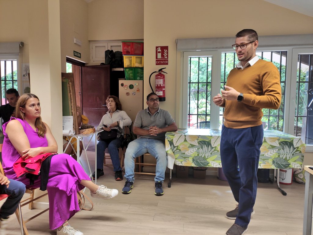 SEReumatologia's tweet image. Una gran jornada la que hemos disfrutado esta mañana con @anadejudmj y los participantes a la Mini-senda para niños con #DMJ y #AIJ y sus familias. Naturaleza, Reumatología, magia y muchas risas!