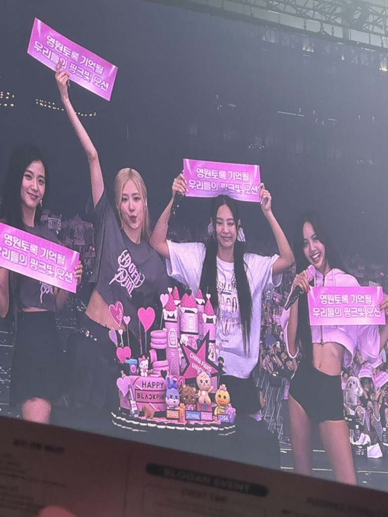 blckpinkpic's tweet photo. LOML https://t.co/CWvHFSV3fQ