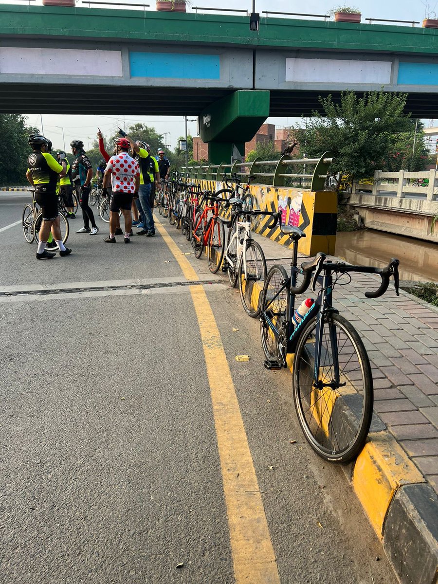 gulbergcycling's tweet photo. The day of 50s and 40s, what a Saturday it was for us lot ! Some new entrants, some old but everyone came together for a ride to commence the week in high spirits ! #coffeeloop #mangoexpress #teamgcc #cycling https://t.co/mbk5GzkZBS