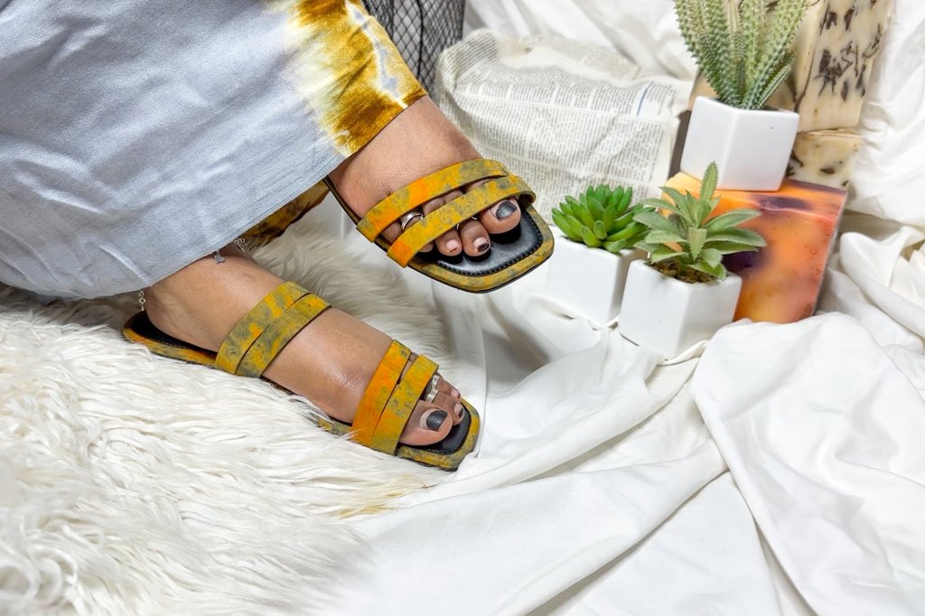 buyjasmin's tweet photo. ADIRE COLLECTION 2.0

Price: N9,990

Slide1: size 41
Slide2: size 38
Slide3: size 39
Slide4: size 40

Available for immediate pickup or delivery 

Kindly RT https://t.co/pGXlgCbGn5