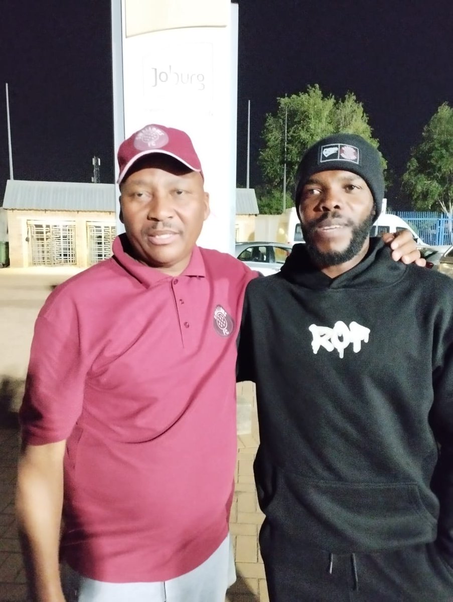 ThaboMp18232657's tweet photo. @bubu_letlabika5 @WLetlabika My EL Kapitano..it was good to see you last night my skipper 🤝🏾 https://t.co/xF4xSTtdQg