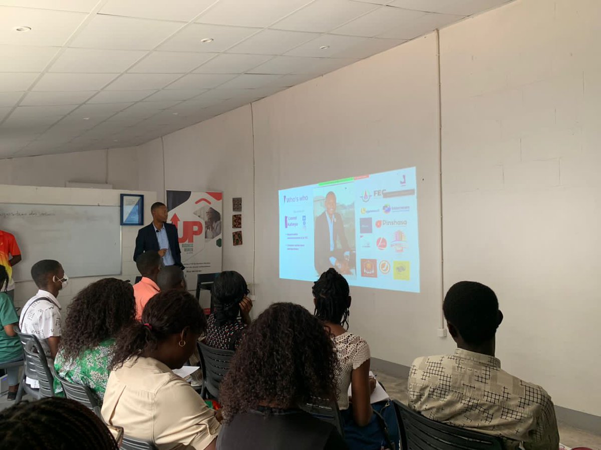 Incubateur Pull Up Business Women tweet media